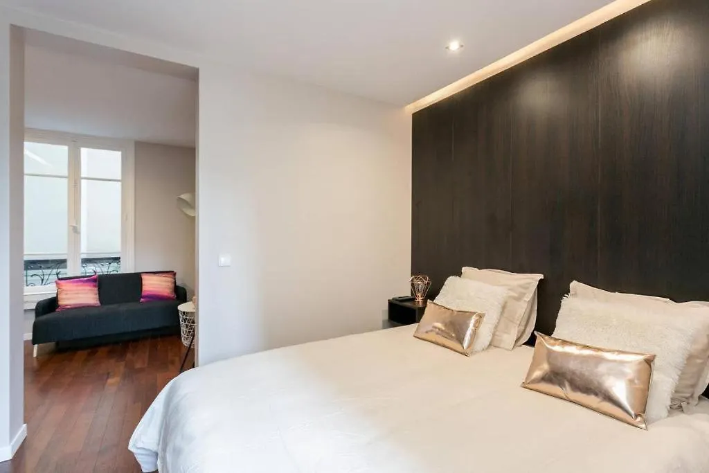 Great Sized Studio Next To Invalides Apartment Paris